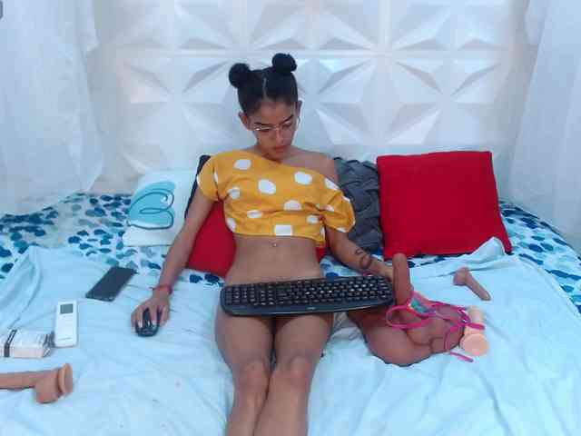 adissonpetite webcam