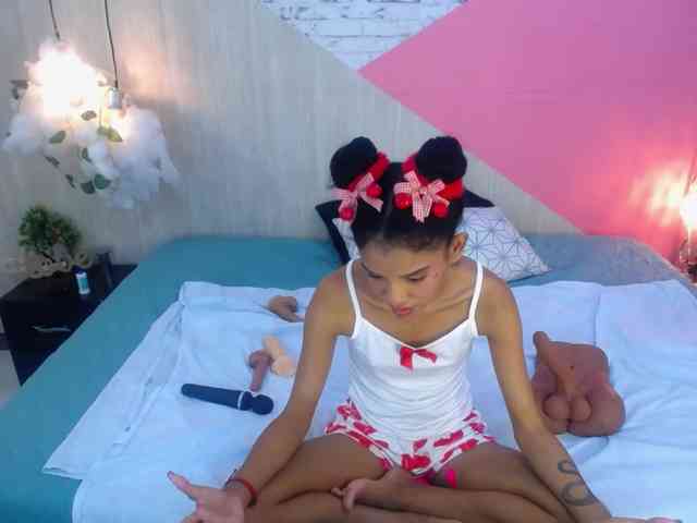 adissonpetite webcam