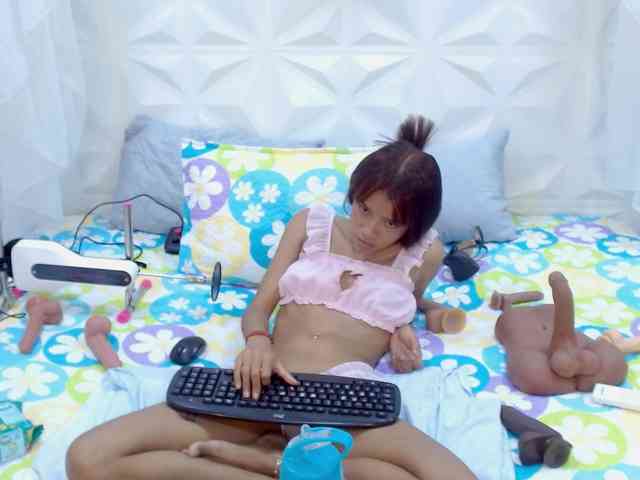 adissonpetite webcam