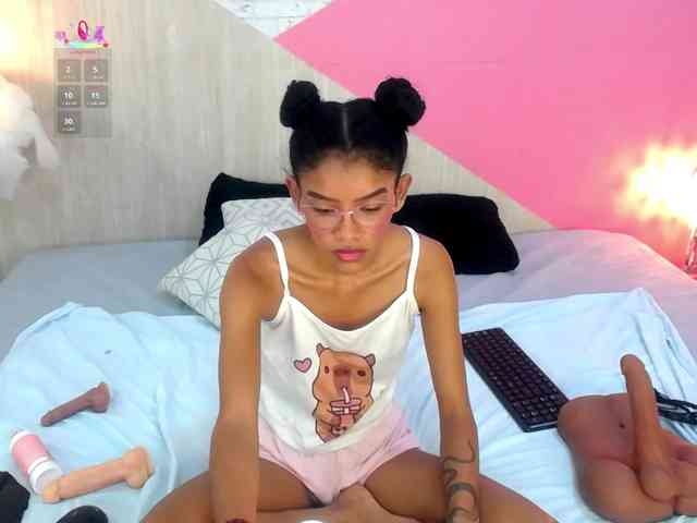 adissonpetite webcam