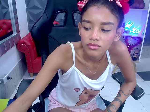 adissonpetite webcam