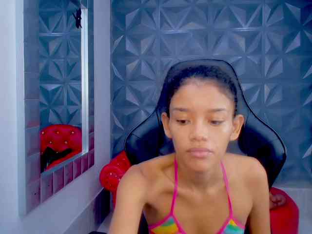 adissonpetite webcam