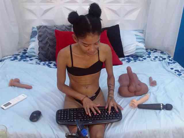 adissonpetite webcam