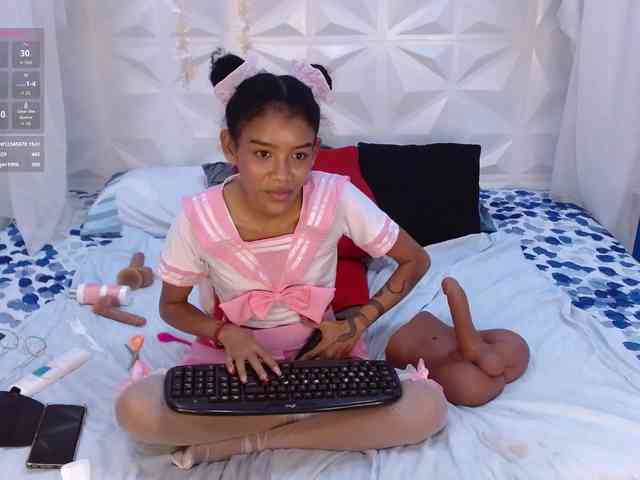 adissonpetite webcam