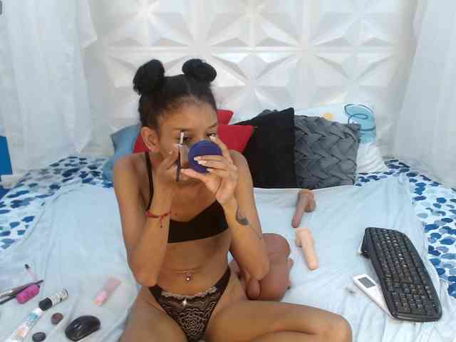 adissonpetite webcam