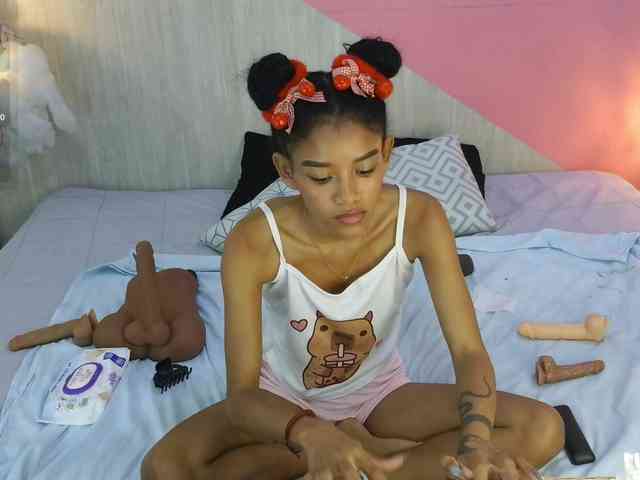 adissonpetite webcam