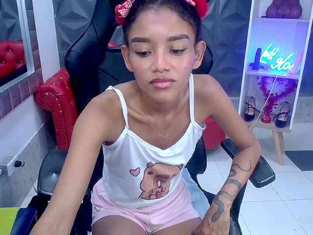 adissonpetite webcam
