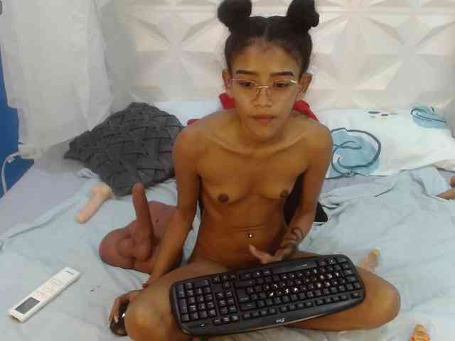 adissonpetite webcam