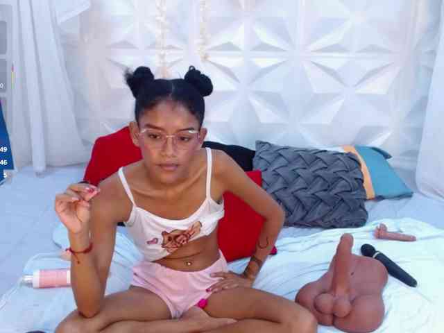 adissonpetite webcam