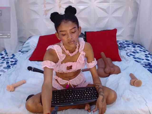 adissonpetite webcam