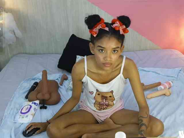 adissonpetite webcam