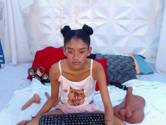 adissonpetite webcam