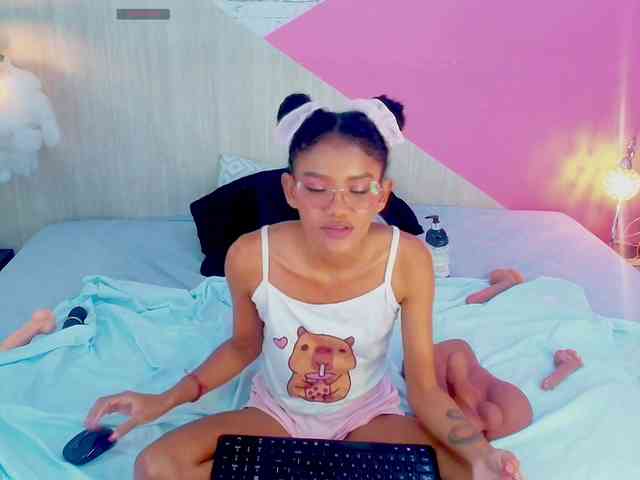 adissonpetite webcam