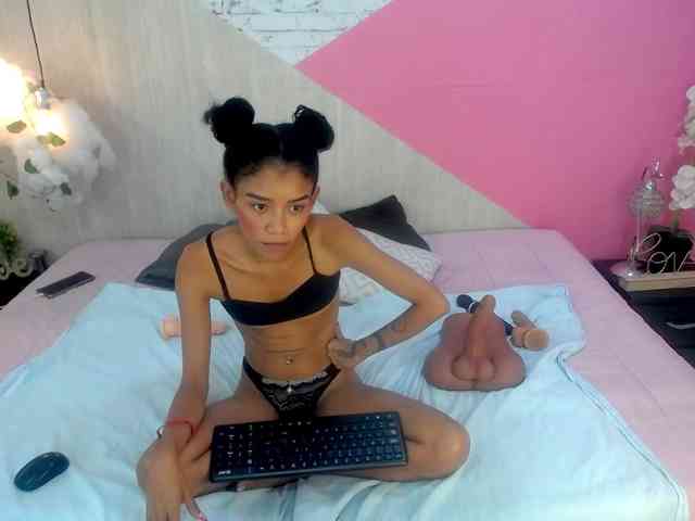 adissonpetite webcam