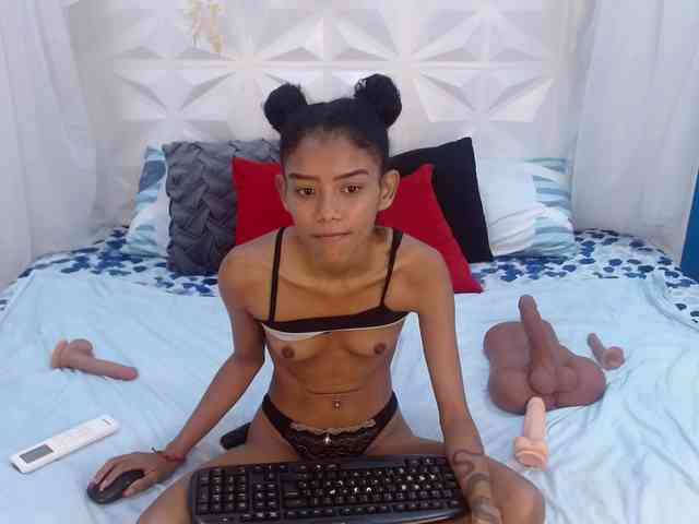 adissonpetite webcam