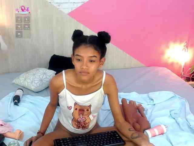 adissonpetite webcam