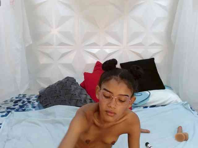 adissonpetite webcam