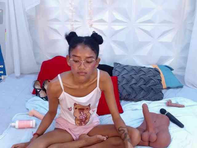 adissonpetite webcam