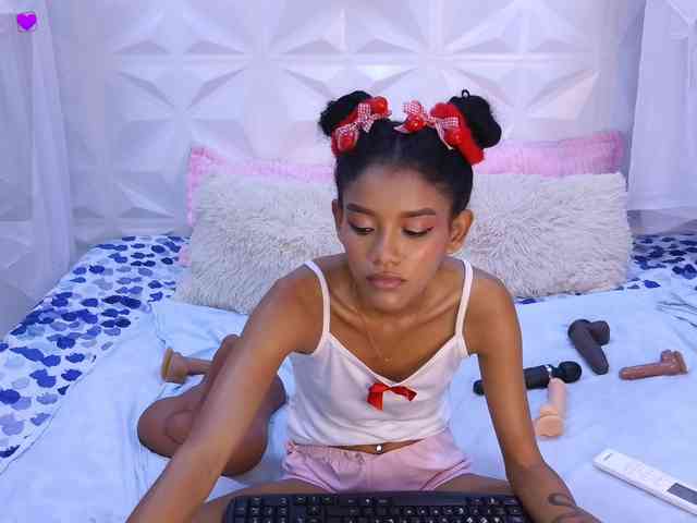 adissonpetite webcam