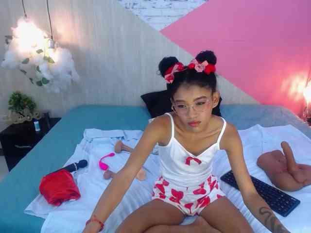 adissonpetite webcam