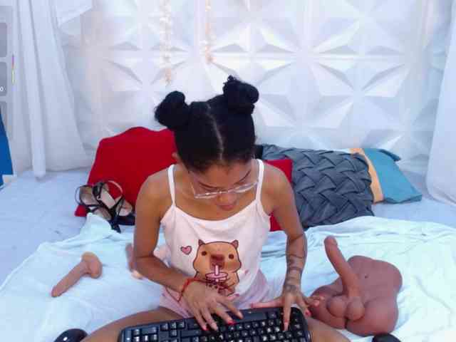 adissonpetite webcam