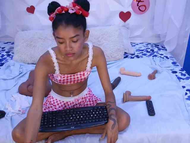 adissonpetite webcam