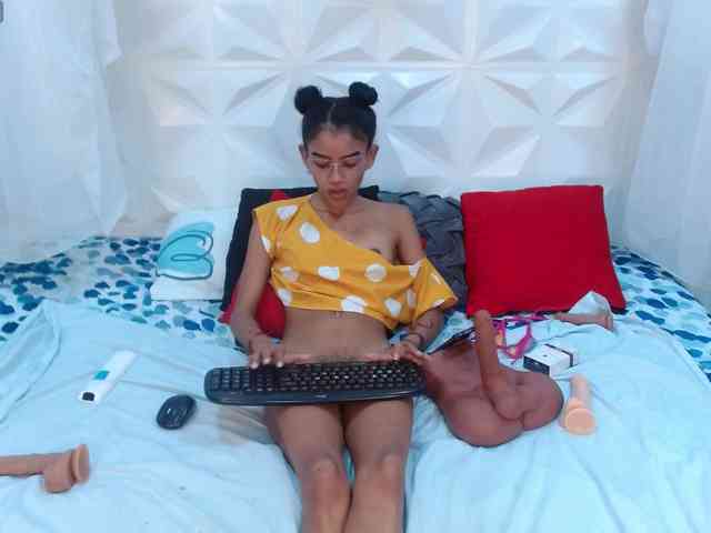 adissonpetite webcam