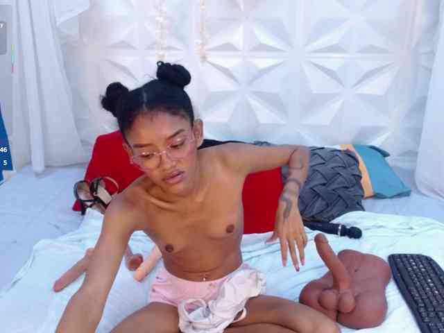 adissonpetite webcam