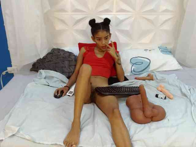 adissonpetite webcam