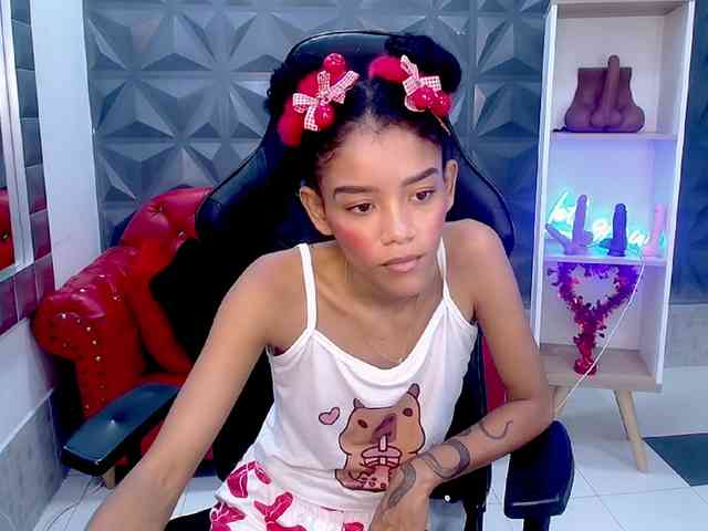 adissonpetite webcam