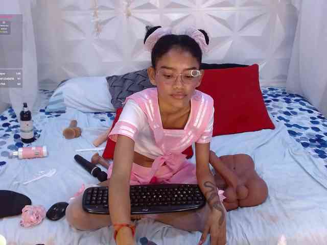 adissonpetite webcam