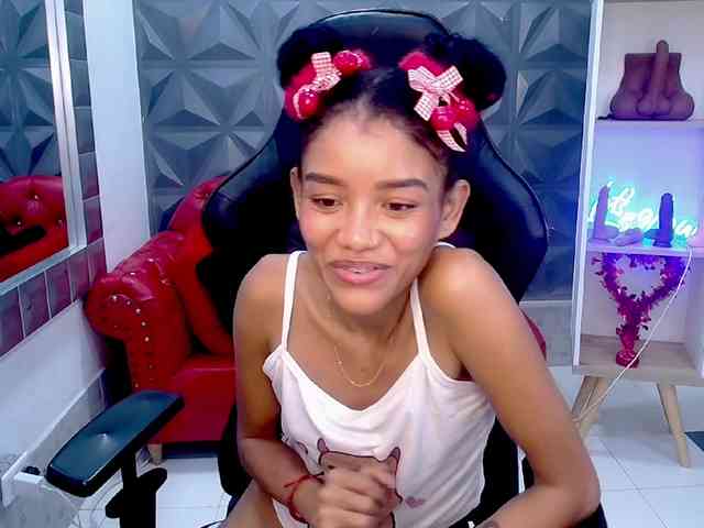 adissonpetite webcam