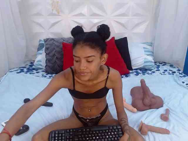 adissonpetite webcam