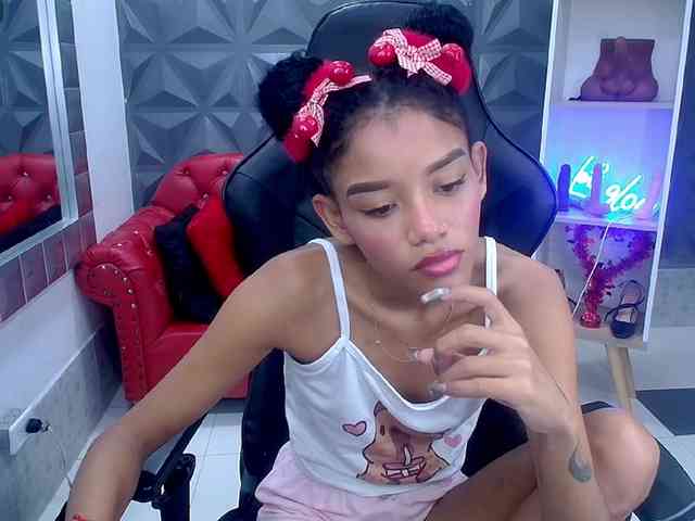 adissonpetite webcam