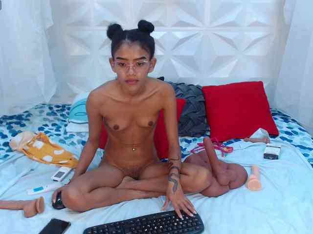 adissonpetite webcam