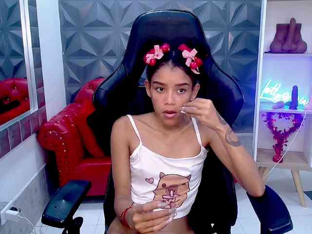 adissonpetite webcam