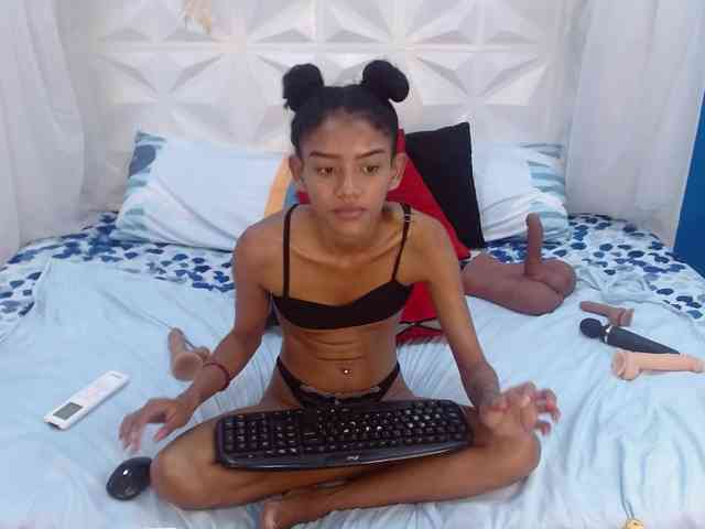 adissonpetite webcam
