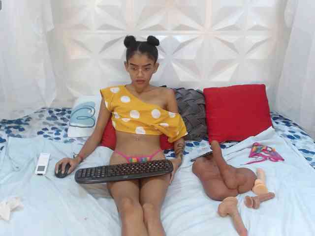 adissonpetite webcam