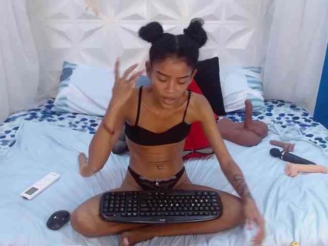 adissonpetite webcam