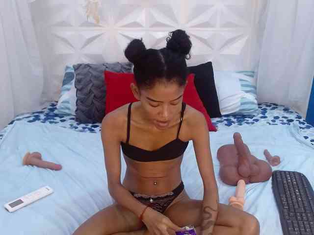 adissonpetite webcam