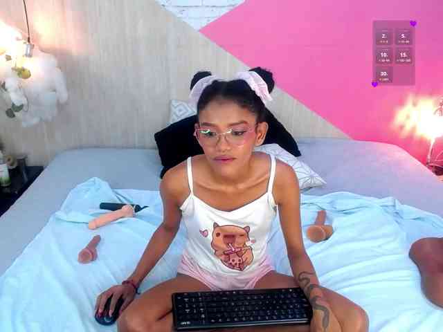 adissonpetite webcam