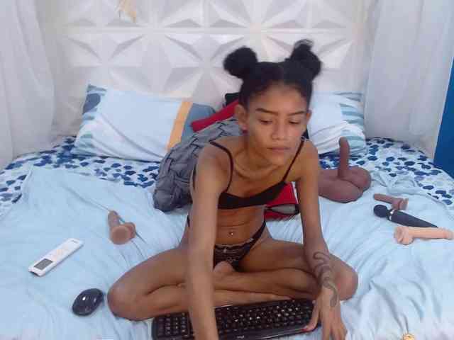 adissonpetite webcam