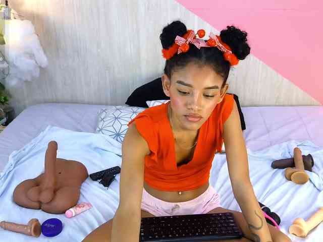 adissonpetite webcam