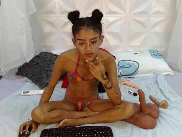 adissonpetite webcam