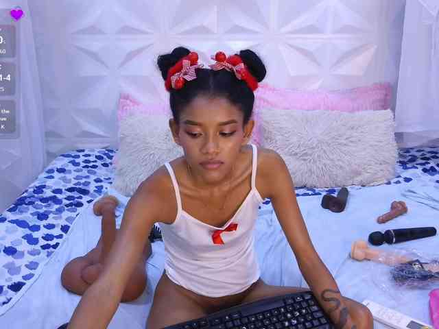 adissonpetite webcam