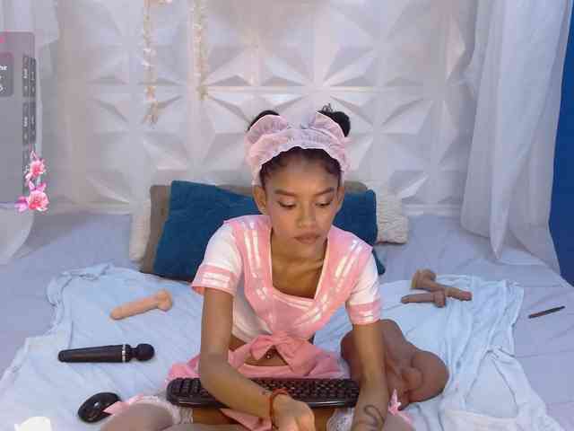 adissonpetite webcam