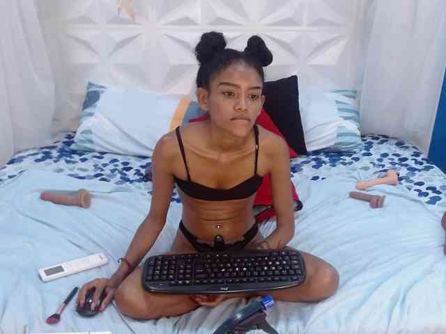 adissonpetite webcam