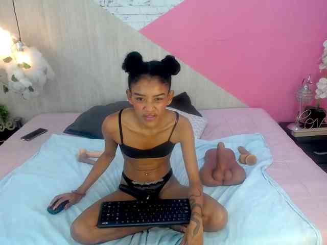 adissonpetite webcam