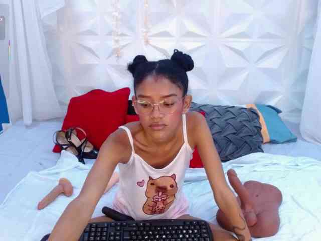 adissonpetite webcam