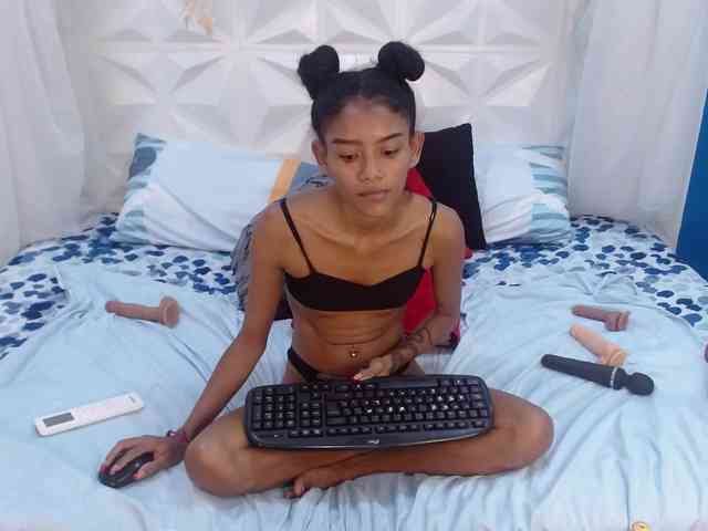 adissonpetite webcam